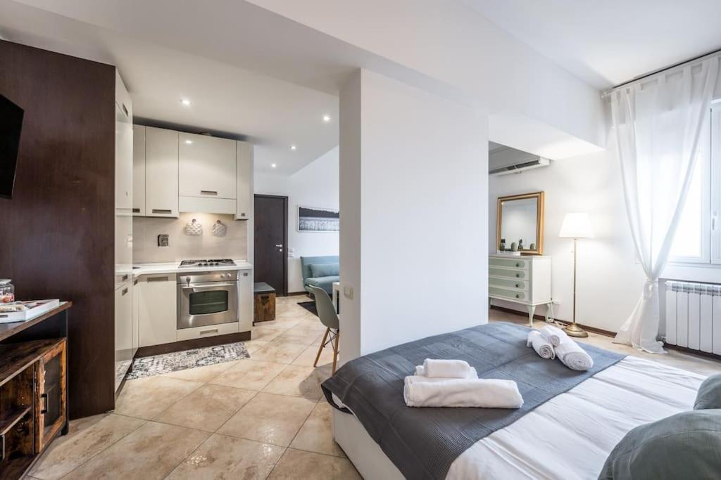 Sotto Le Due Torri 5* Apartment โบโลญญา ภายนอก รูปภาพ