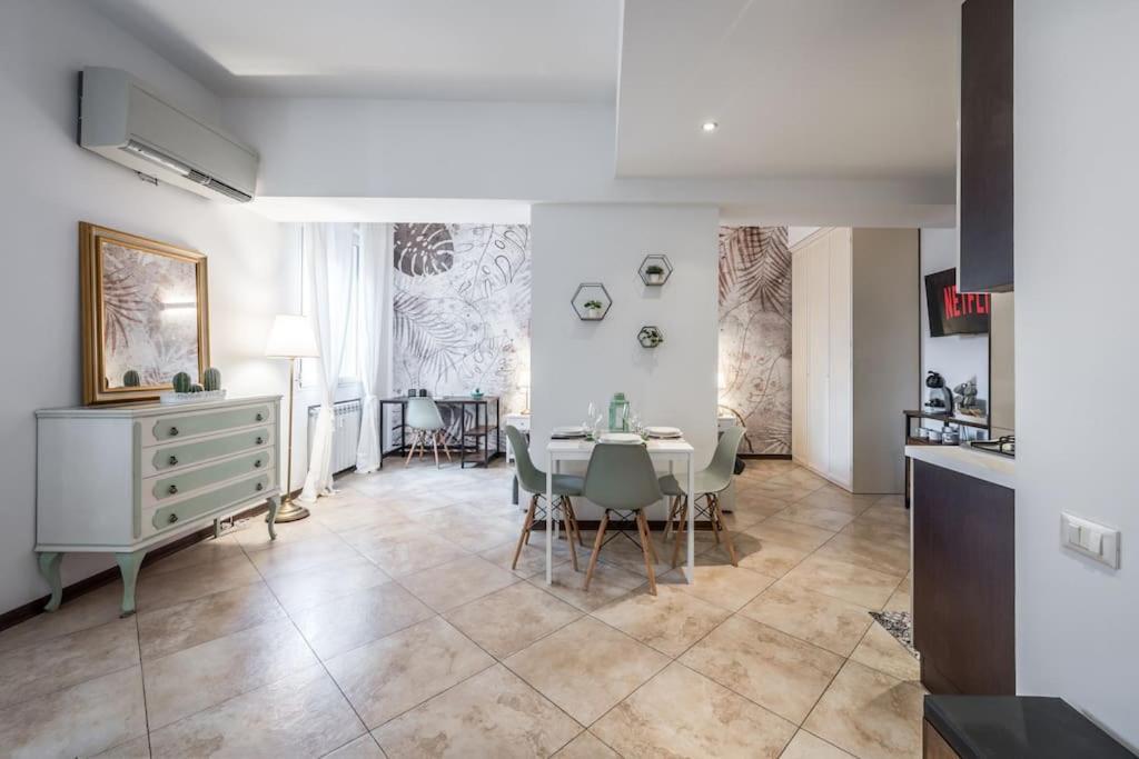 Sotto Le Due Torri 5* Apartment โบโลญญา ภายนอก รูปภาพ