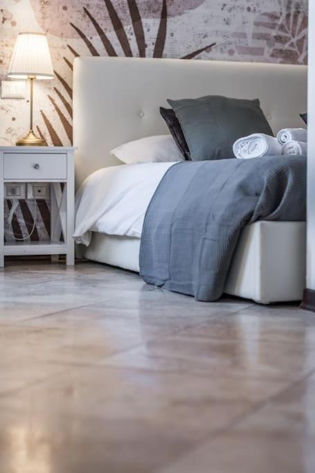 Sotto Le Due Torri 5* Apartment โบโลญญา ภายนอก รูปภาพ