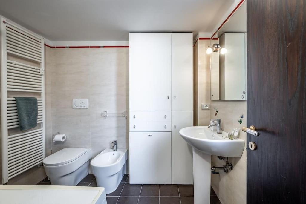 Sotto Le Due Torri 5* Apartment โบโลญญา ภายนอก รูปภาพ