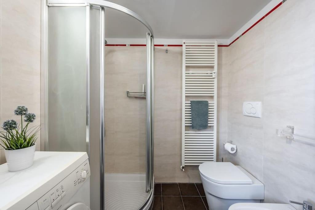 Sotto Le Due Torri 5* Apartment โบโลญญา ภายนอก รูปภาพ